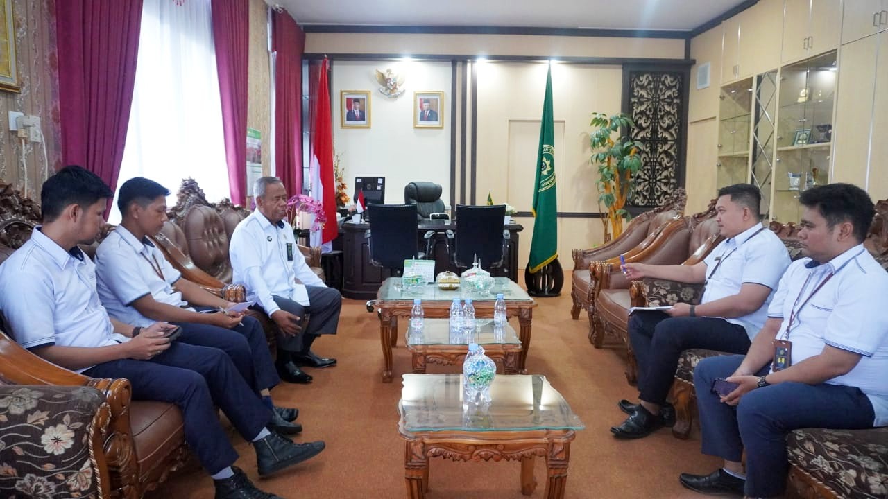 Ketua PTA Padang melakukan rapat perdana dengan TIM IT PTA Padang