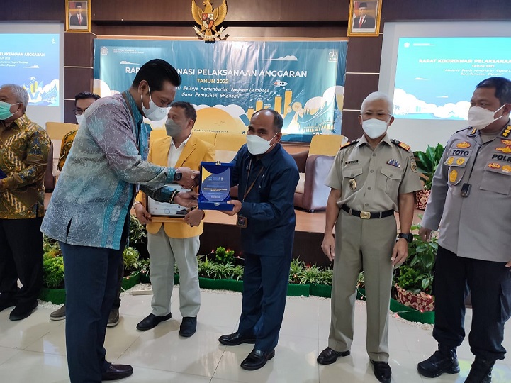 PTA Padang Raih Penghargaan Penilaian Terbaik Laporan Keuangan Tahun 2021 dari Kanwil Ditjen Perbendaharaan Provinsi Sumatera Barat 