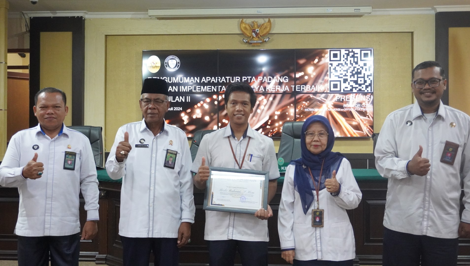 PTA Padang Berikan Penghargaan Kepada Pegawai Teladan Untuk Triwulan II 2024