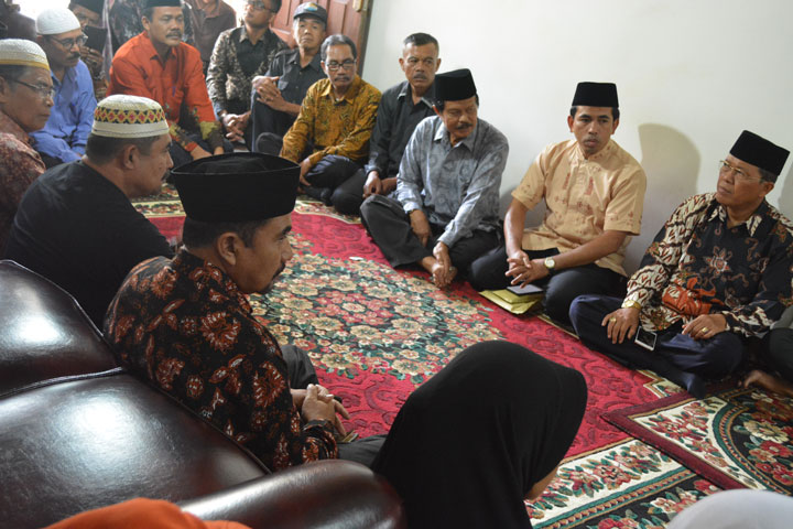 Takziah ke Rumah Duka Drs. H. Rijal Mahdi, M.HI Hakim Tinggi Pengadilan Tinggi Agama Bangka Belitung