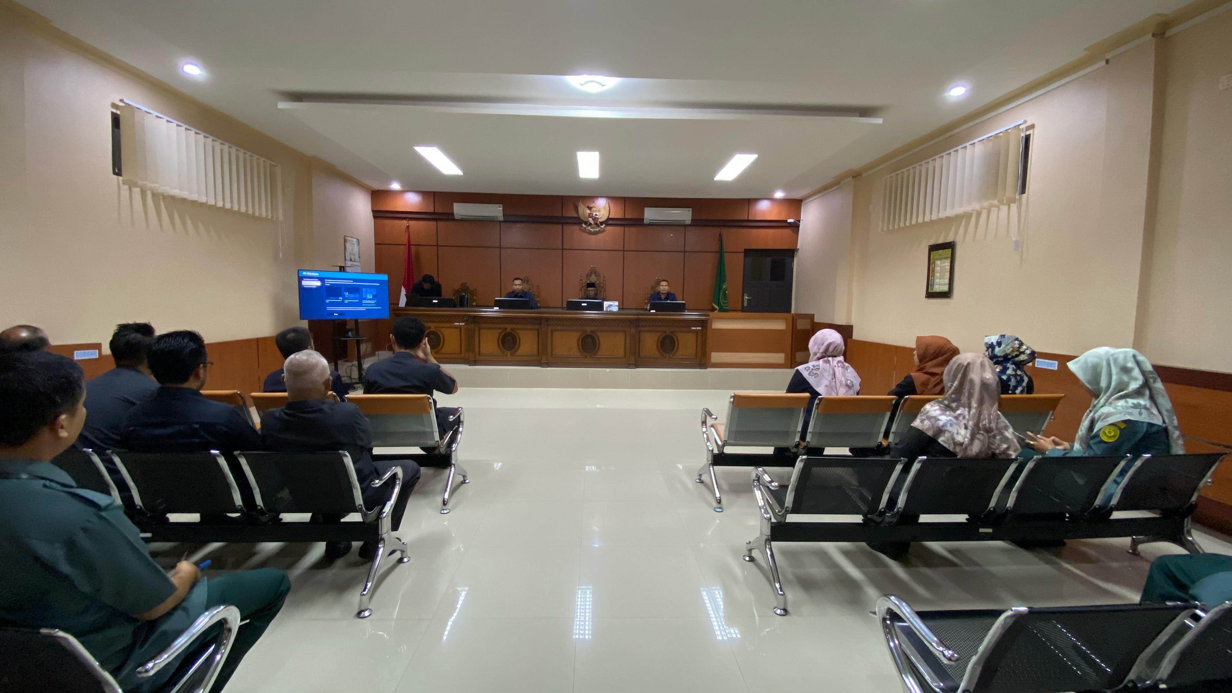 Ketua Pengadilan Tinggi Agama Padang Melaksanakan Pembinaan di Pengadilan Agama Lubuk Sikaping