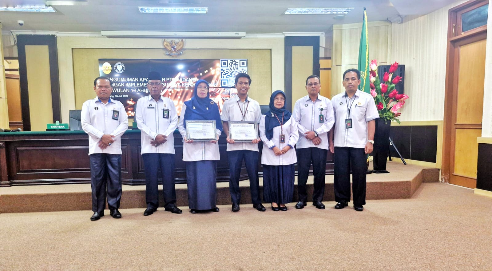 PTA Padang Berikan Reward Kepada Pegawai Terbaik